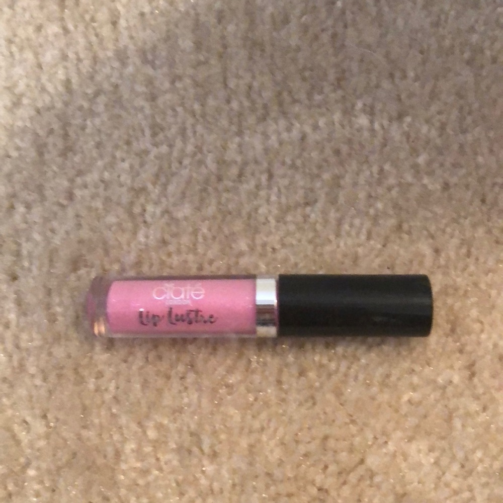 Bright pink lip gloss